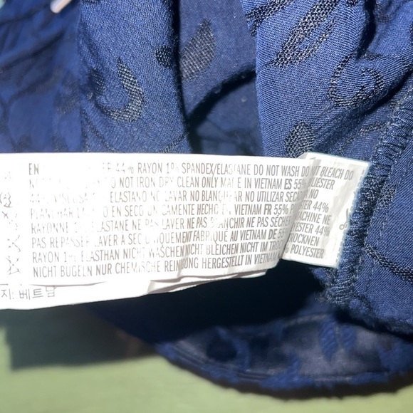 5/$25 Forever 21 Contemporary Navy Blue Hip Pleat Skirt Size Medium - Picture 4 of 5